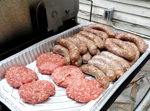 During the tour, visitors are treated to a truly farm-to-fork experience. Lamb burgers and brats provide a tempting lunch.